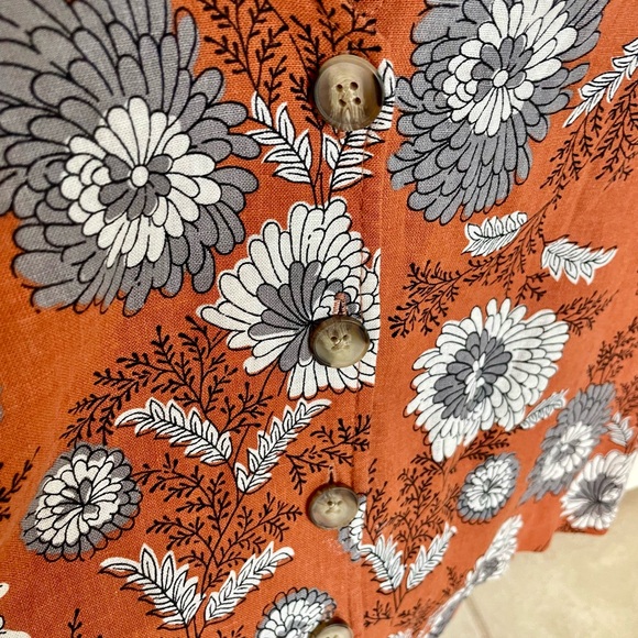 Madewell Ruffle Button-Front Tank in Gathered
Blooms Linen-Blend - Picture 2 of 7